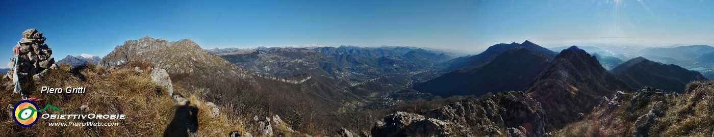 76 Dalla vetta della Corna Camozzera panoramica sulla Valle Imagna.jpg